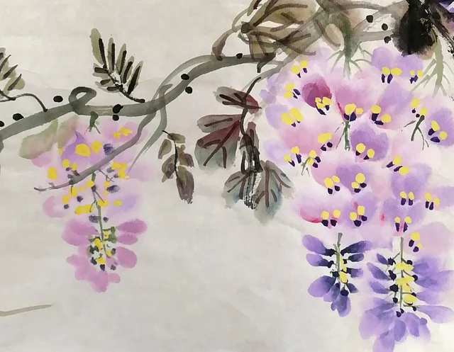 Hanging clusters with yellow centres.