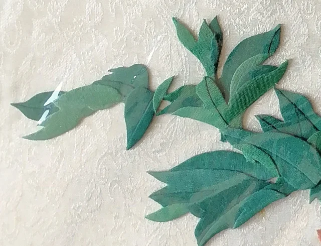 Leaves in groups, darker and lighter greens.